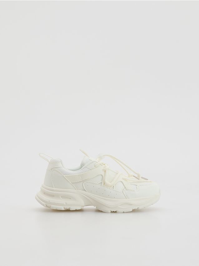 Reserved - Lekkie sneakersy - złamana biel