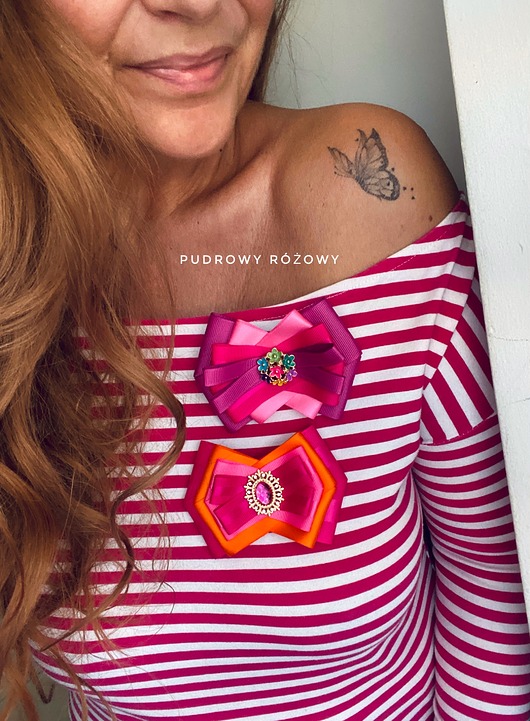 Brosza z Kolekcji COLOR z delikatnymi kolorowymi kwiatkami