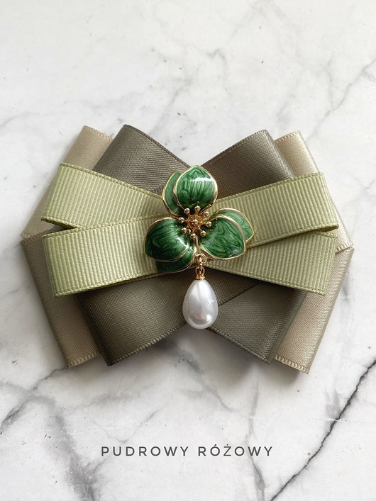 Brosza z zielonym Kwiatem i perłą Nowość