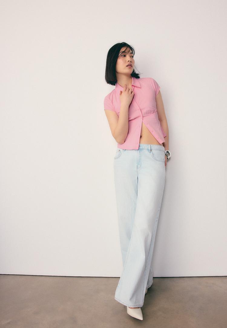 Stradivarius Koszula z krótkim rękawem i odcięciem pod biustem Pastelowy róż XS