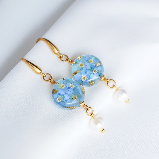 Kolczyki z niezapominajkami i perłami