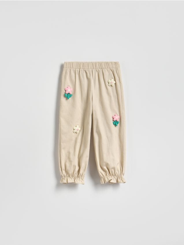 Reserved - Spodnie z aplikacją 3D - beżowy