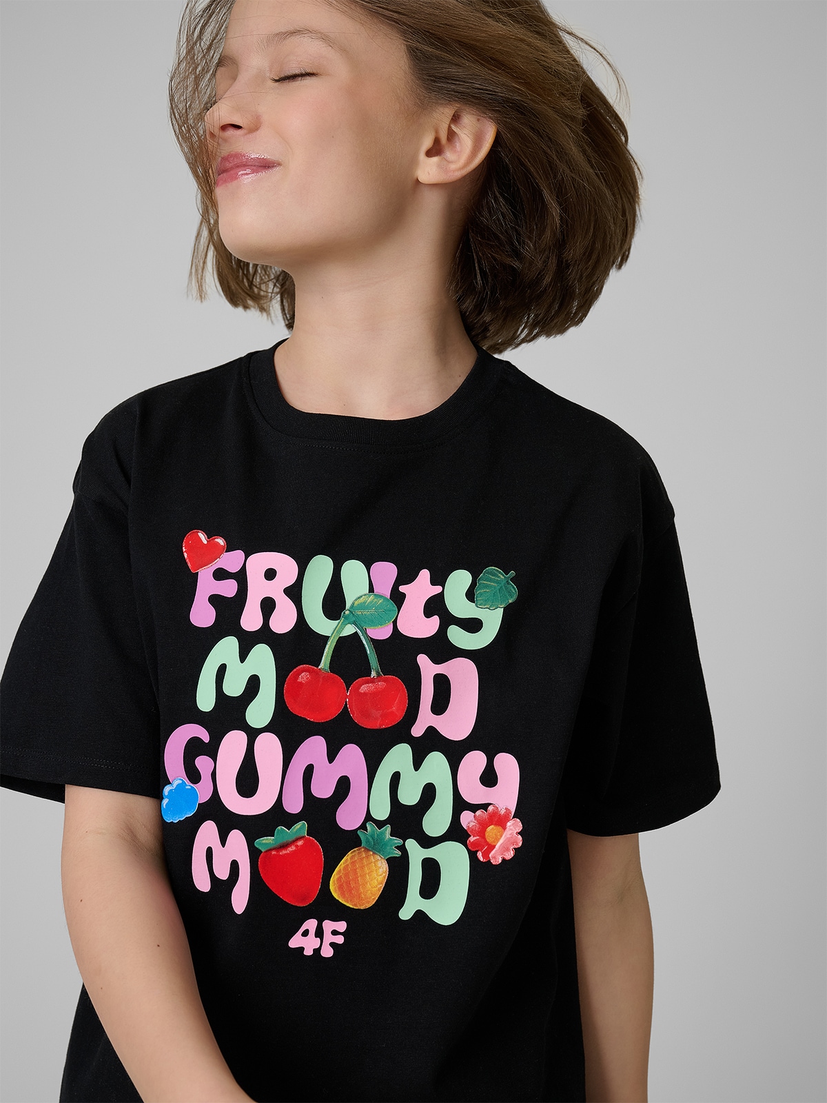 4F T-shirt loose z nadrukiem dziewczęcy - czarny 158/164 (12-14 lat)