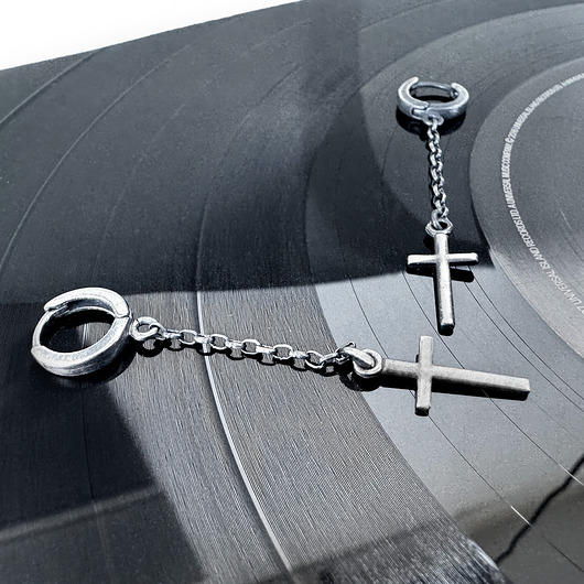 Srebrne kolczyki wiszące krzyżyki