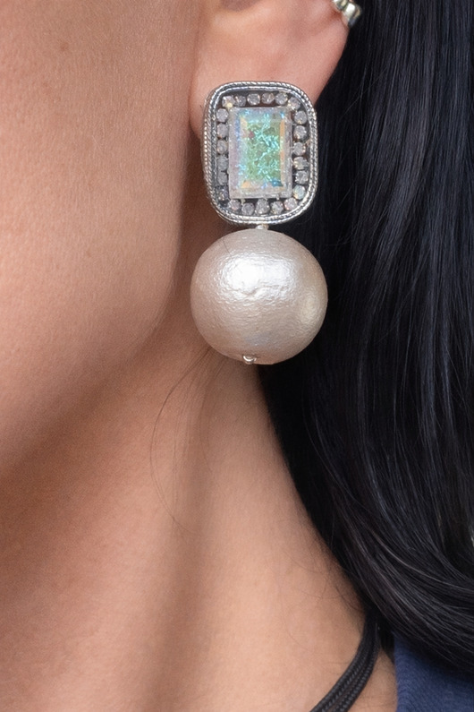 Kolczyk z kryształem i perłą sztyfty sutasz