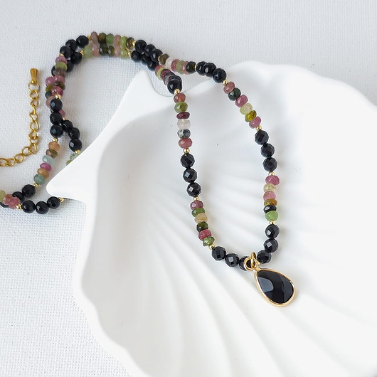 Naszyjnik z kamieni naturalnych: turmalin, spinel