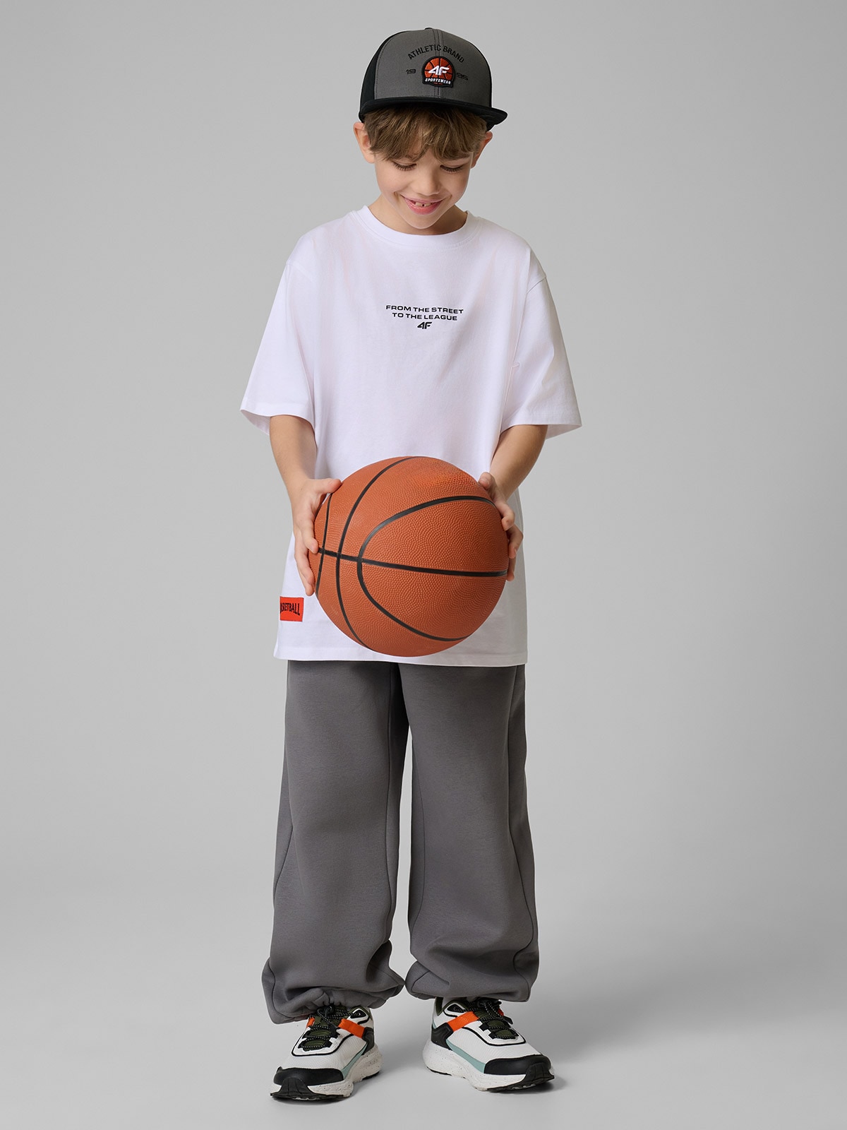 4F Spodnie dresowe joggery chłopięce - szare 158/164 (12-14 lat)