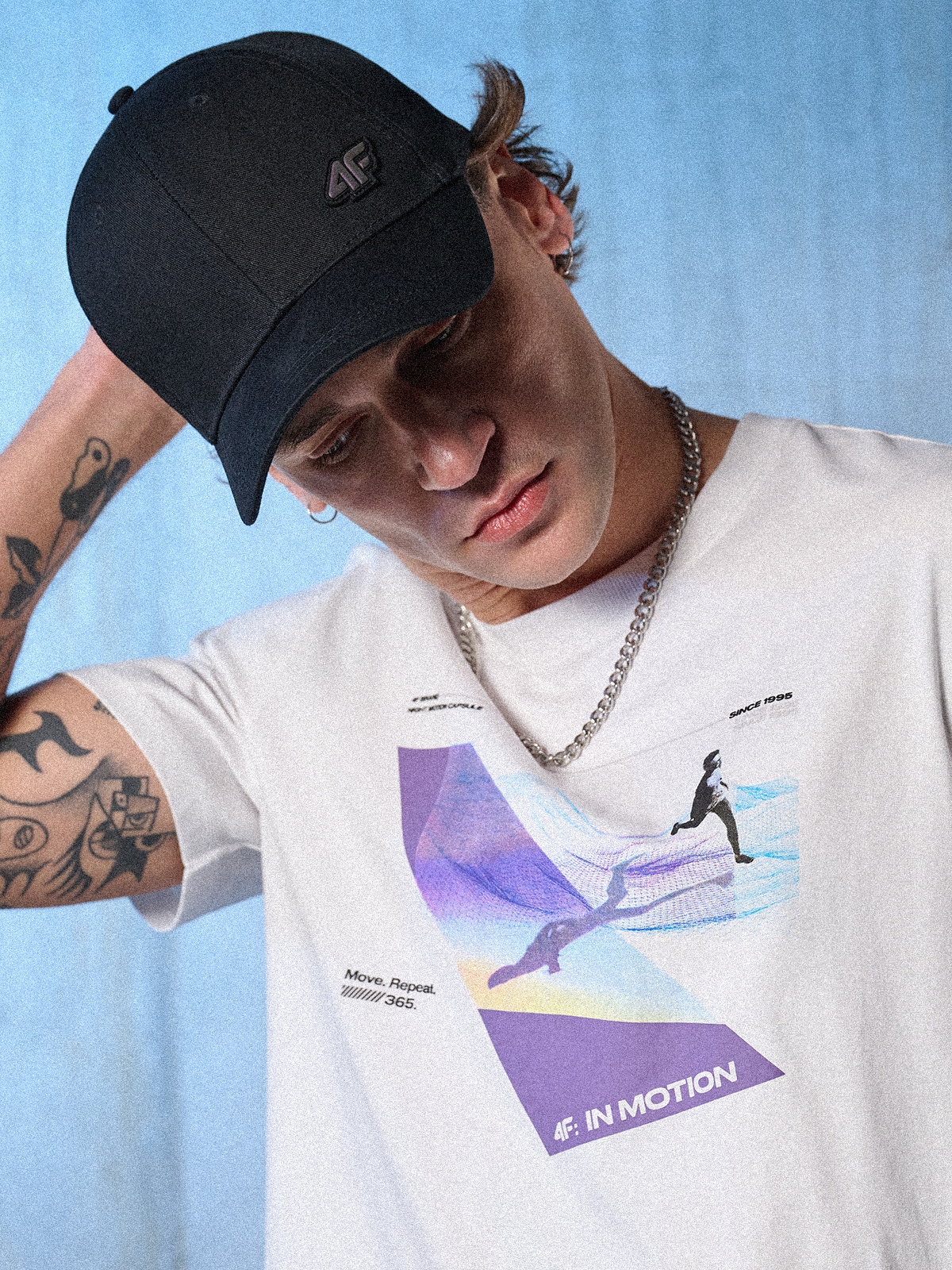 4F Czapka z daszkiem strapback męska - czarna S/M (58cm)