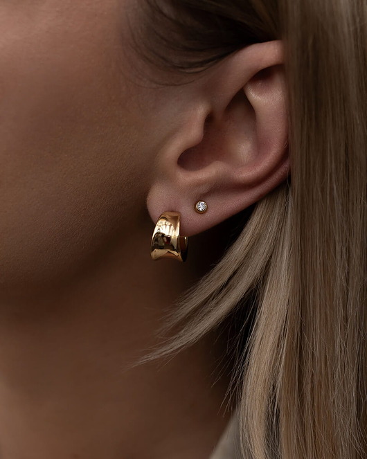 Złote kolczyki półokrągłe minimalistyczne ze stali premium