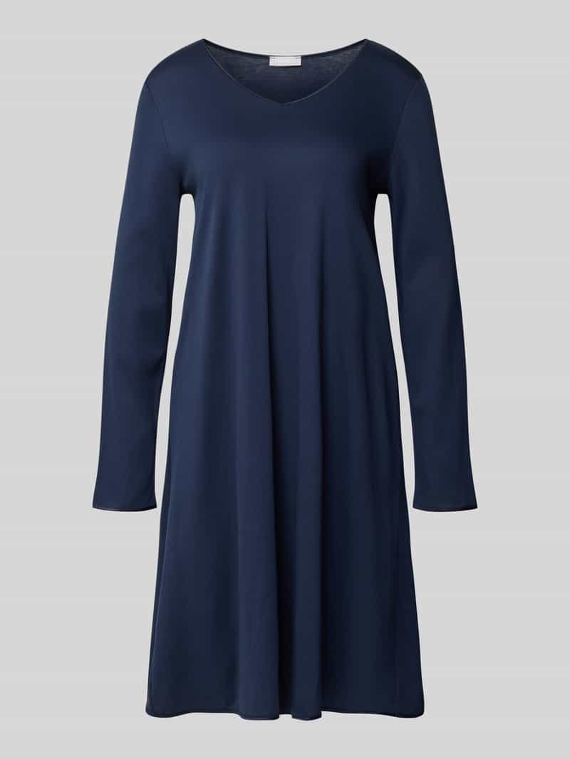 Koszula nocna z dekoltem w serek