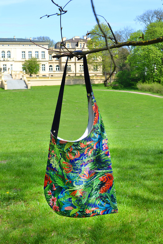 Asymetryczna torebka w kwiaty