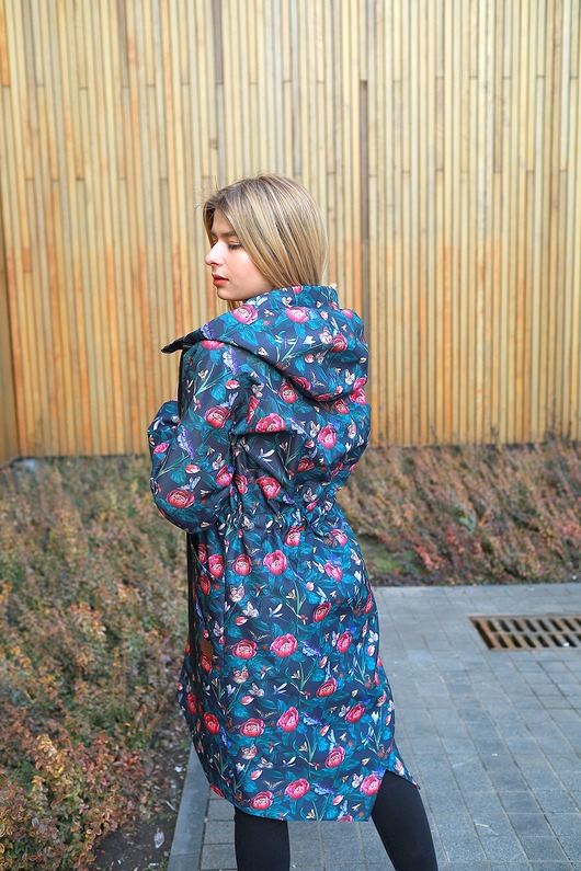 Długa parka z przedłużanym tyłem