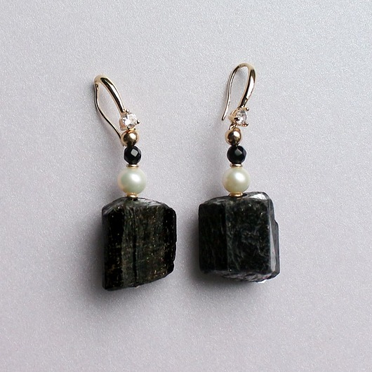 Kolczyki złoto Surowy turmalin perła słodkowodna spinel