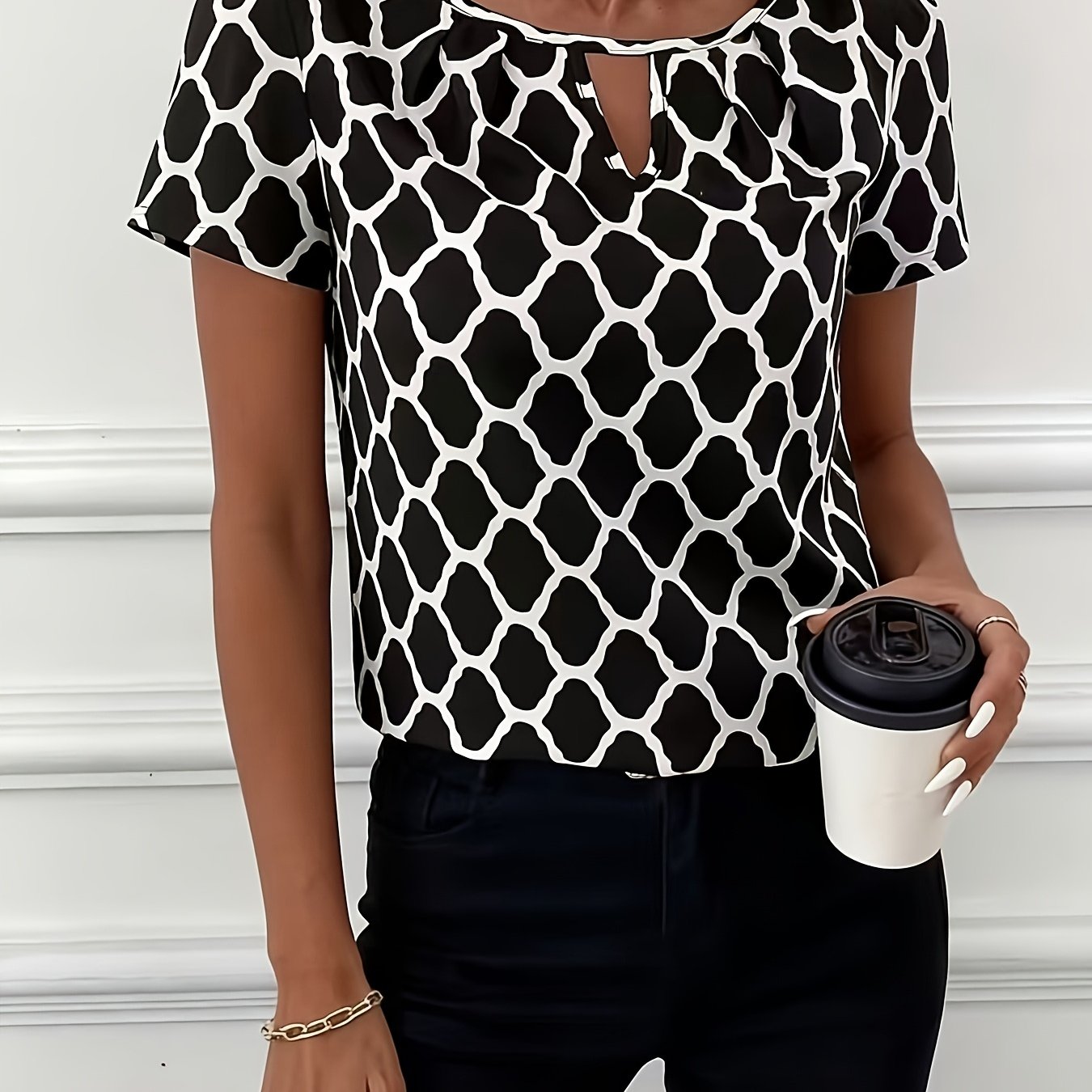 TEMU Elegancka koszula damska z dekoltem i wycięciami Krótki rękaw, geometryczny wzór, idealna na wiosnę//jesień, uniwersalna od noszenia na co