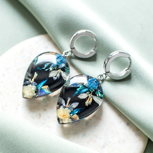 Kolczyki z kompozycją kwiatową