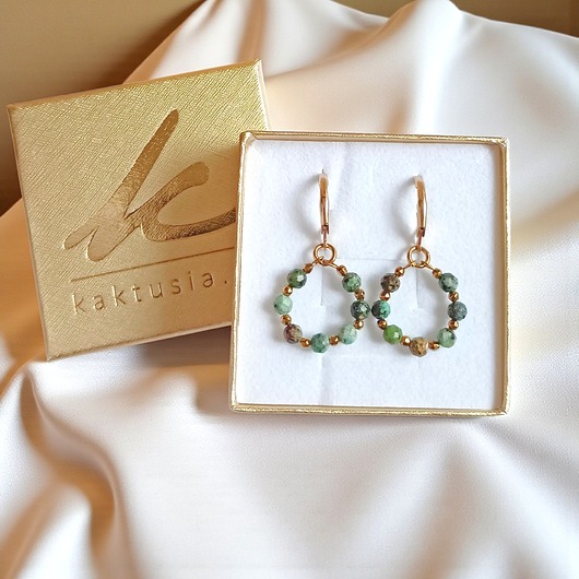 Kolczyki : turkus afrykański : wianki : delikatne : bigle angielskie