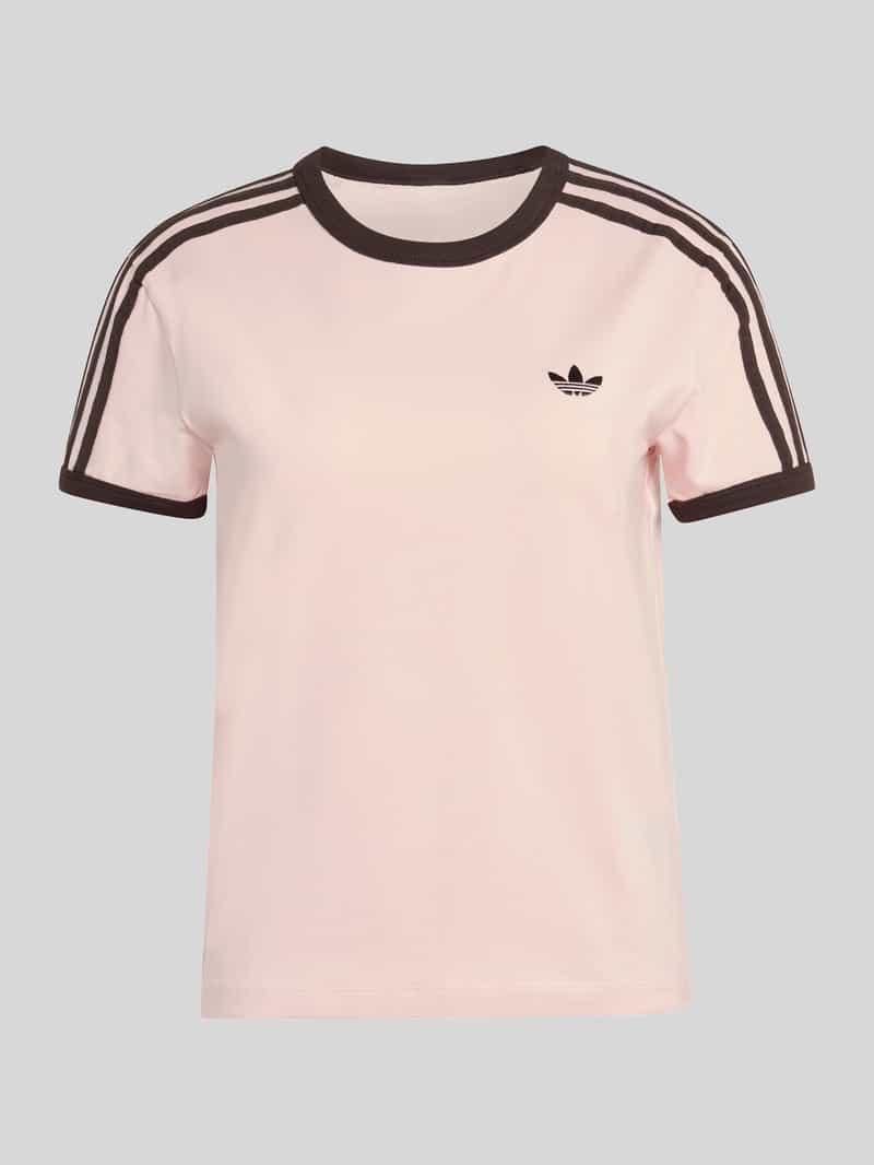 t-shirt z wyhaftowanym logo