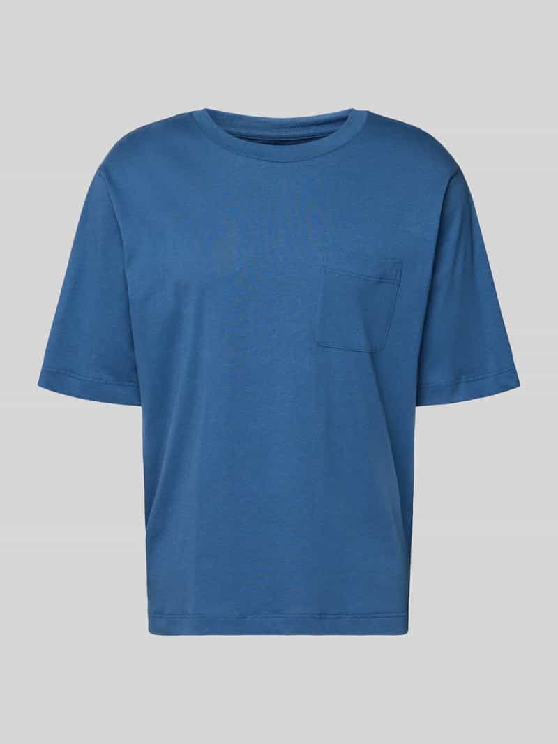 t-shirt z okrągłym dekoltem i brustaszą