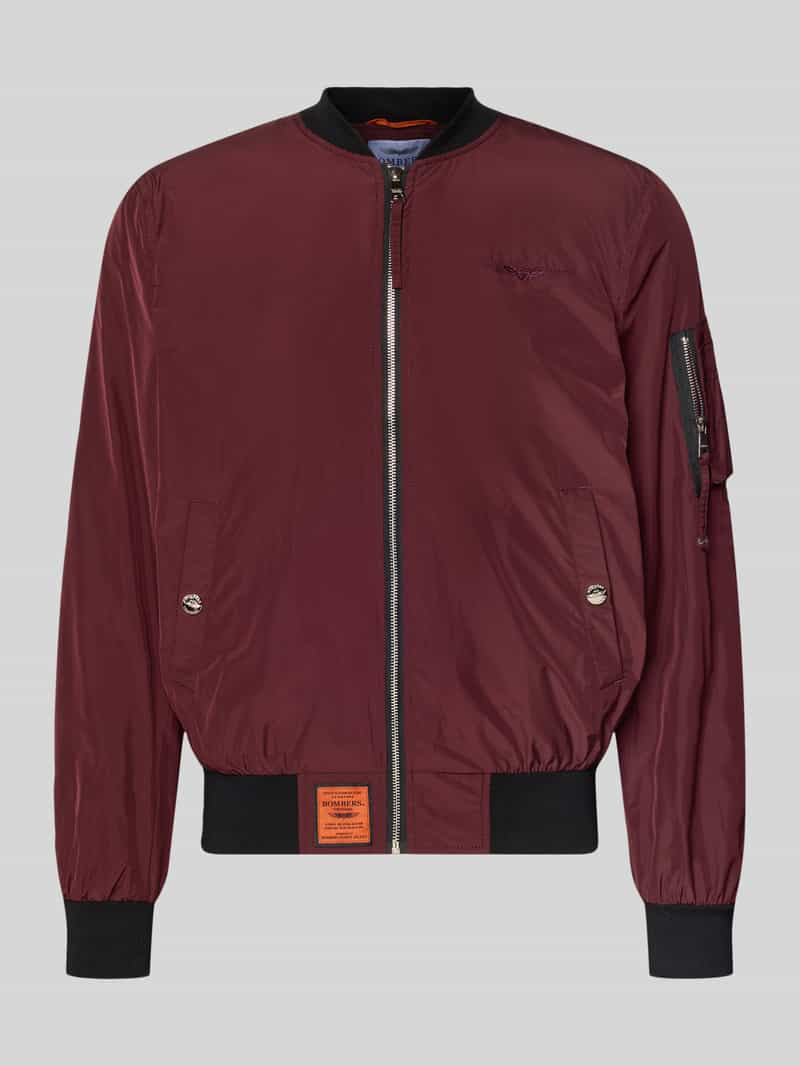 bomberka z naszywką z logo i wpuszczanymi kieszeniami