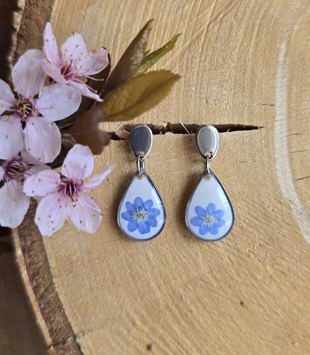 Kolczyki z kwiatami niezapominajkami srebrne łezki