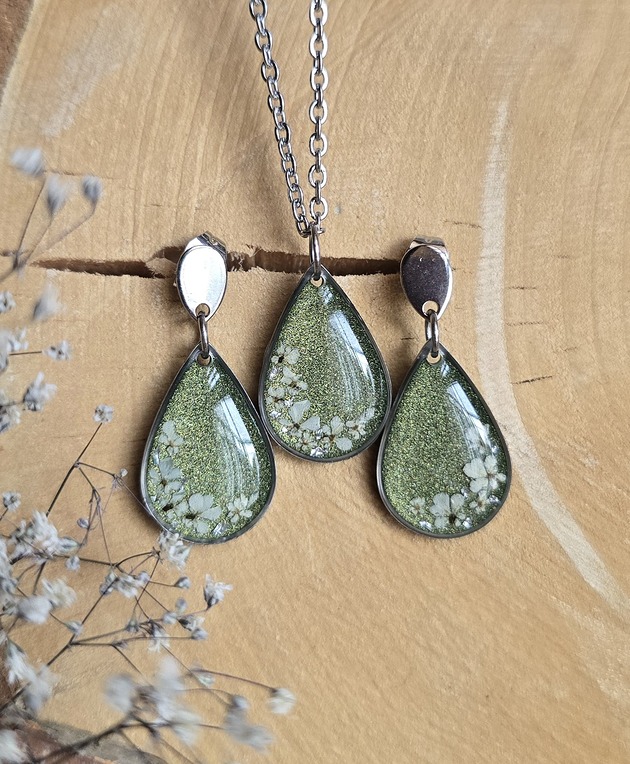 Komplet zawieszka i kolczyki srebrne z kwiatami zielony łezki