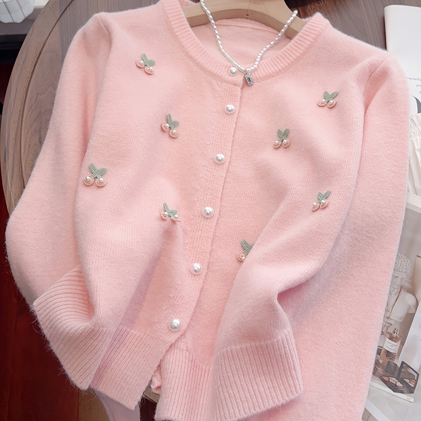 TEMU Elegancki i stylowy kardigan damski z okrągłym dekoltem, wykończony czereśniowymi perłami, idealny na wiosnę i jesień. Sweter, który sprawi, że