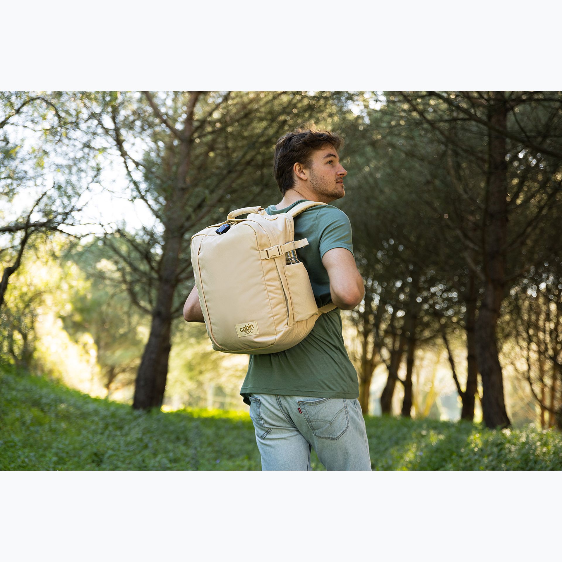 Plecak turystyczny CabinZero Classic Tech 28 l shell white WYSYŁKA W 24H 30 DNI NA ZWROT