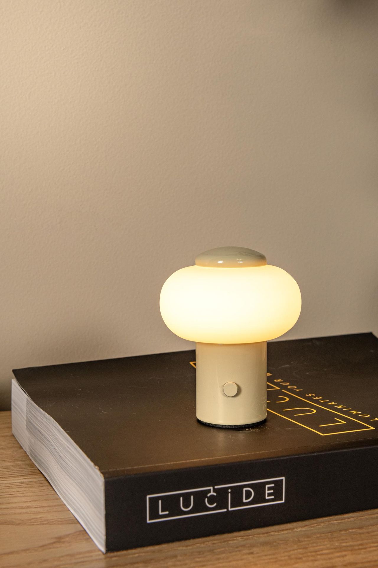 GUSTAV lampa stołowa beżowa kremowa LED 0,8W 2700K DIM przenośna bateryjna LUCIDE 44520/01/38