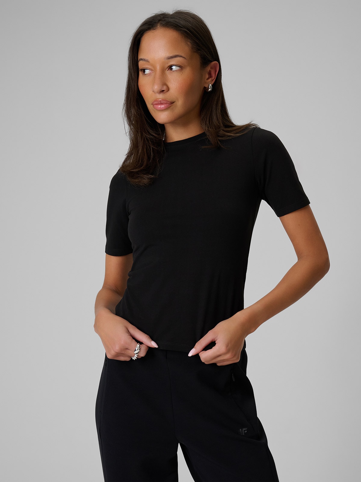 4F T-shirt slim gładki damski - czarny XS