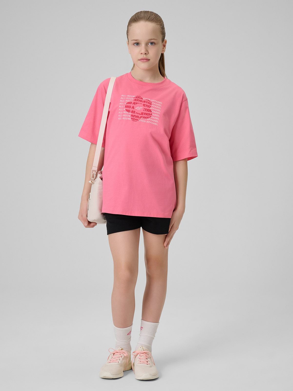 4F Spodenki dresowe dziewczęce - czarne 146 (10-11 lat)