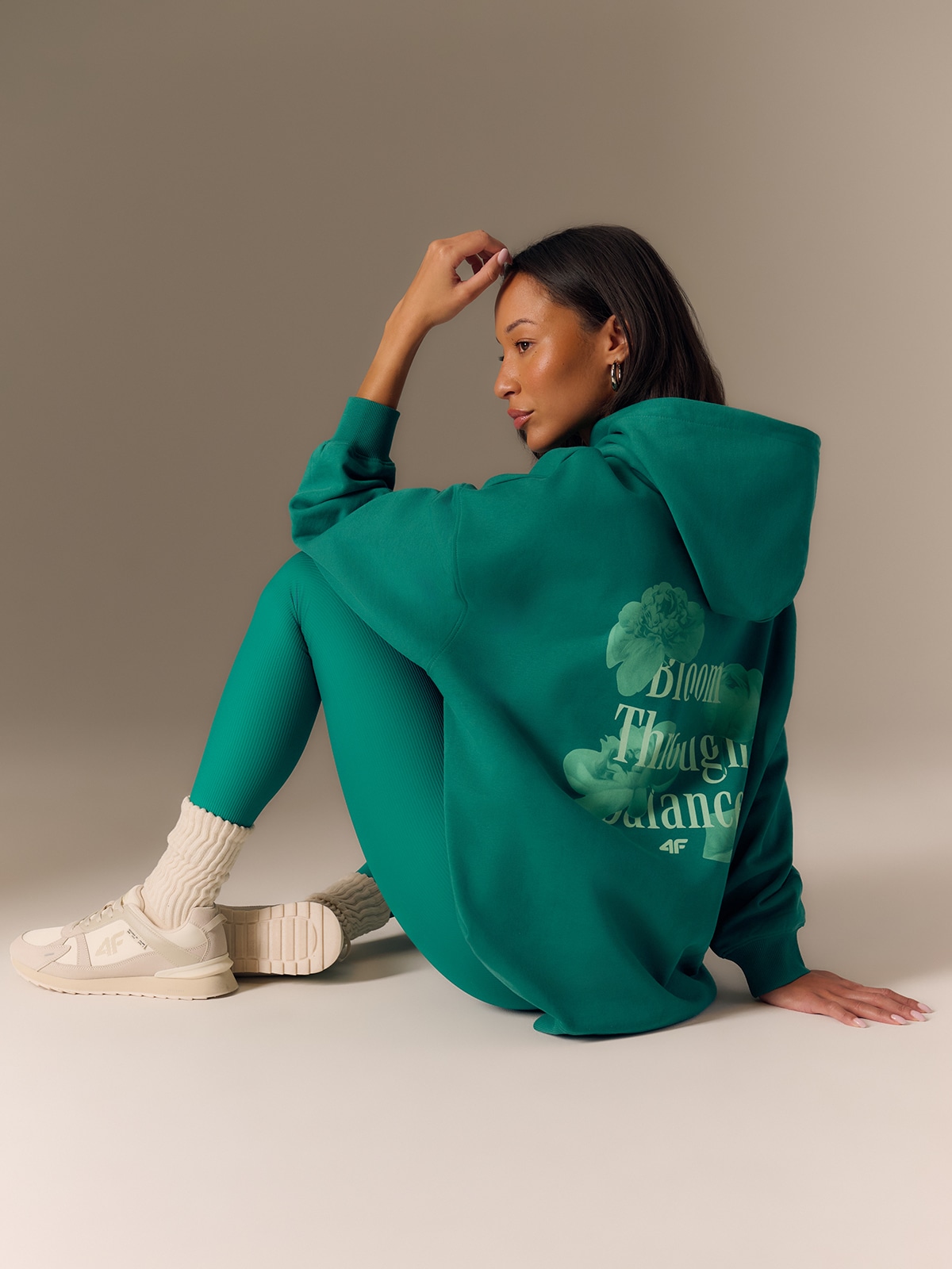 4F Bluza dresowa loose z kapturem damska - zielona S