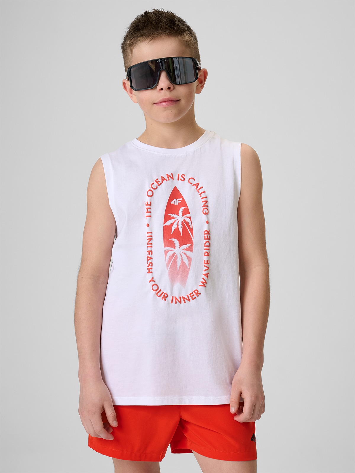 4F Koszulka bez rękawów regular z nadrukiem chłopięca - biała 164 (13-14 lat)