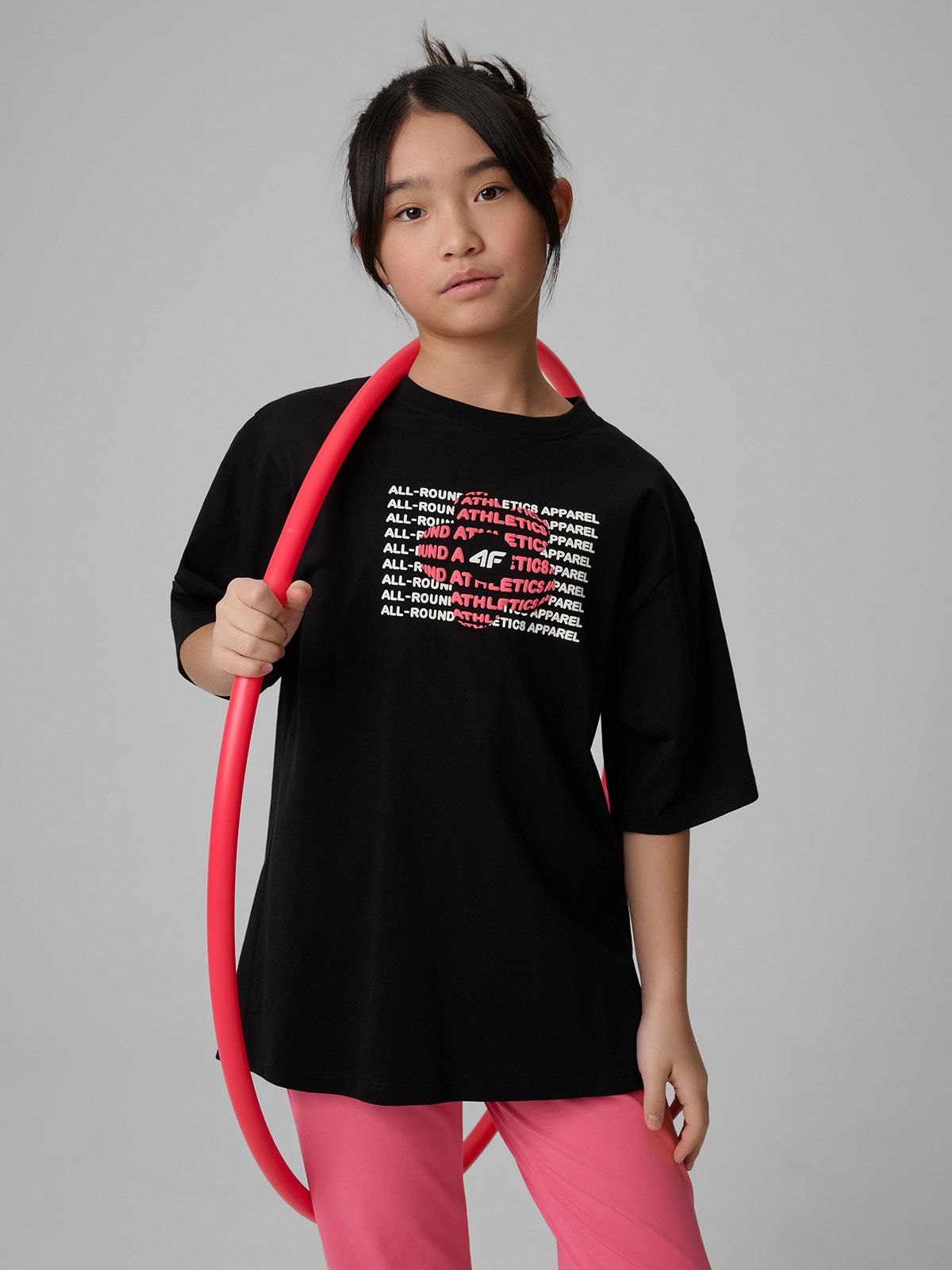 4F T-shirt loose z nadrukiem dziewczęcy - czarny 164 (13-14 lat)