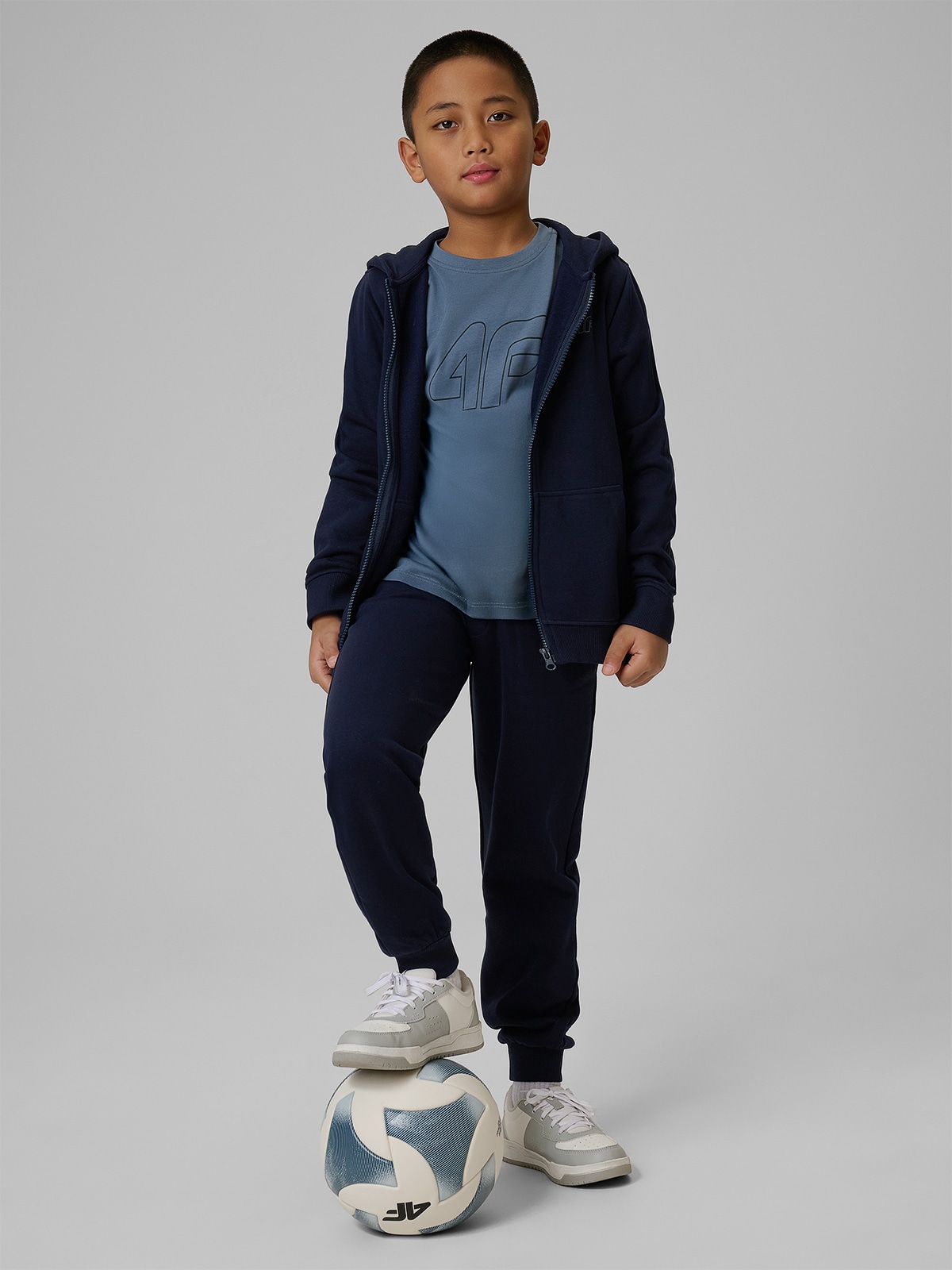 4F Spodnie dresowe joggery chłopięce - granatowe 146 (10-11 lat)