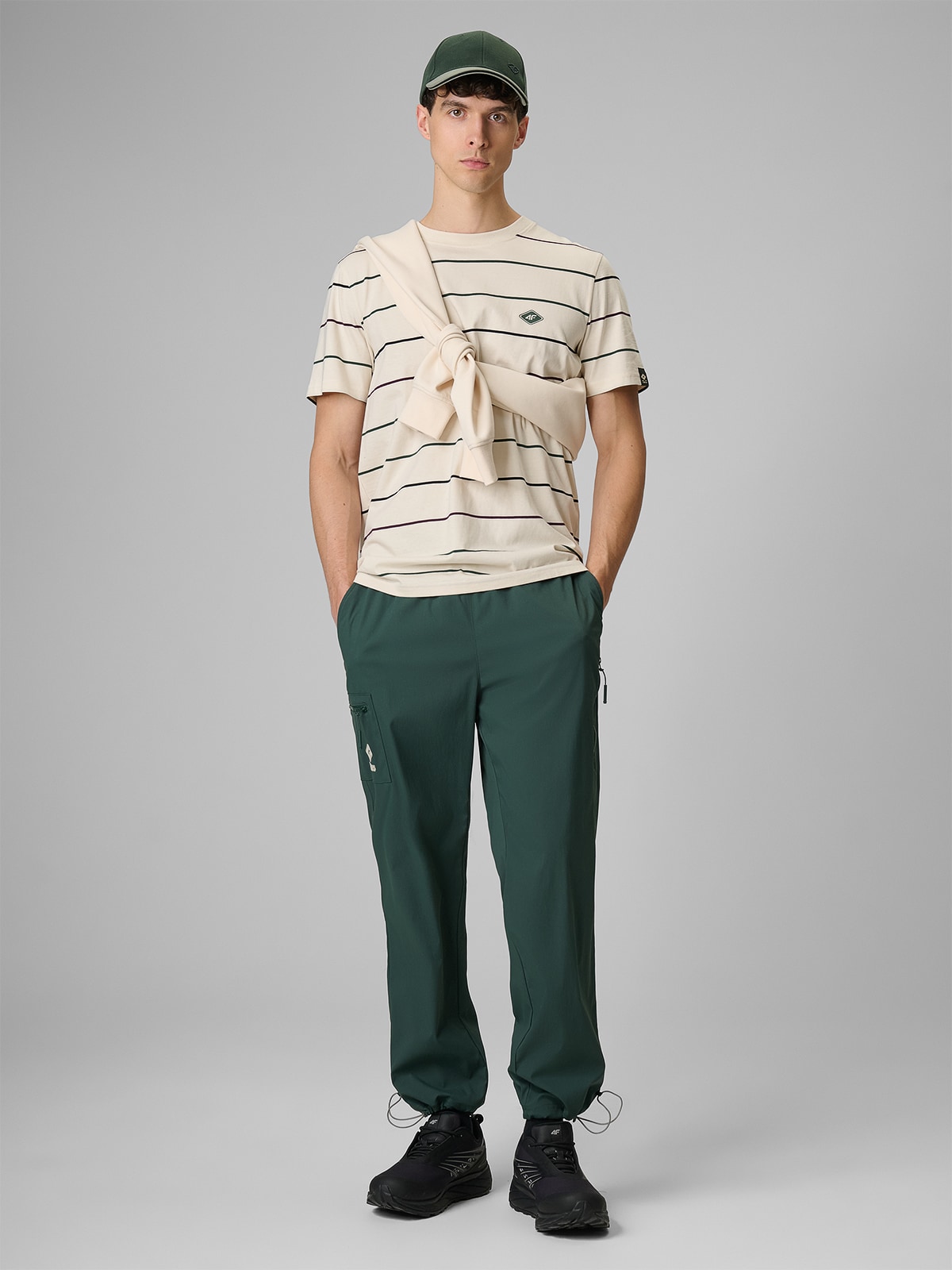 4F Spodnie casual joggery męskie - zielone XXL