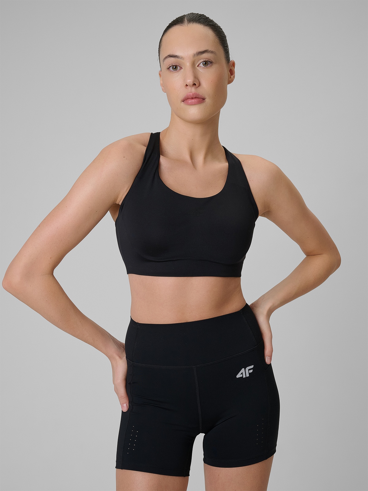 4F Biustonosz treningowy ze średnim wsparciem damski - czarny S
