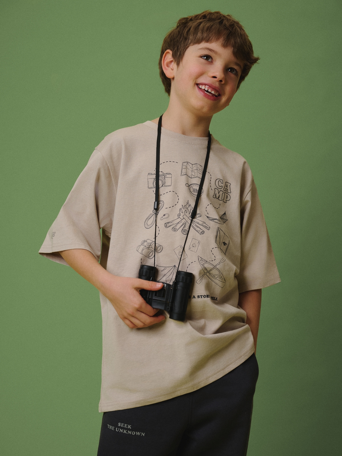 4F T-shirt loose z nadrukiem chłopięcy - beżowy 158/164 (12-14 lat)