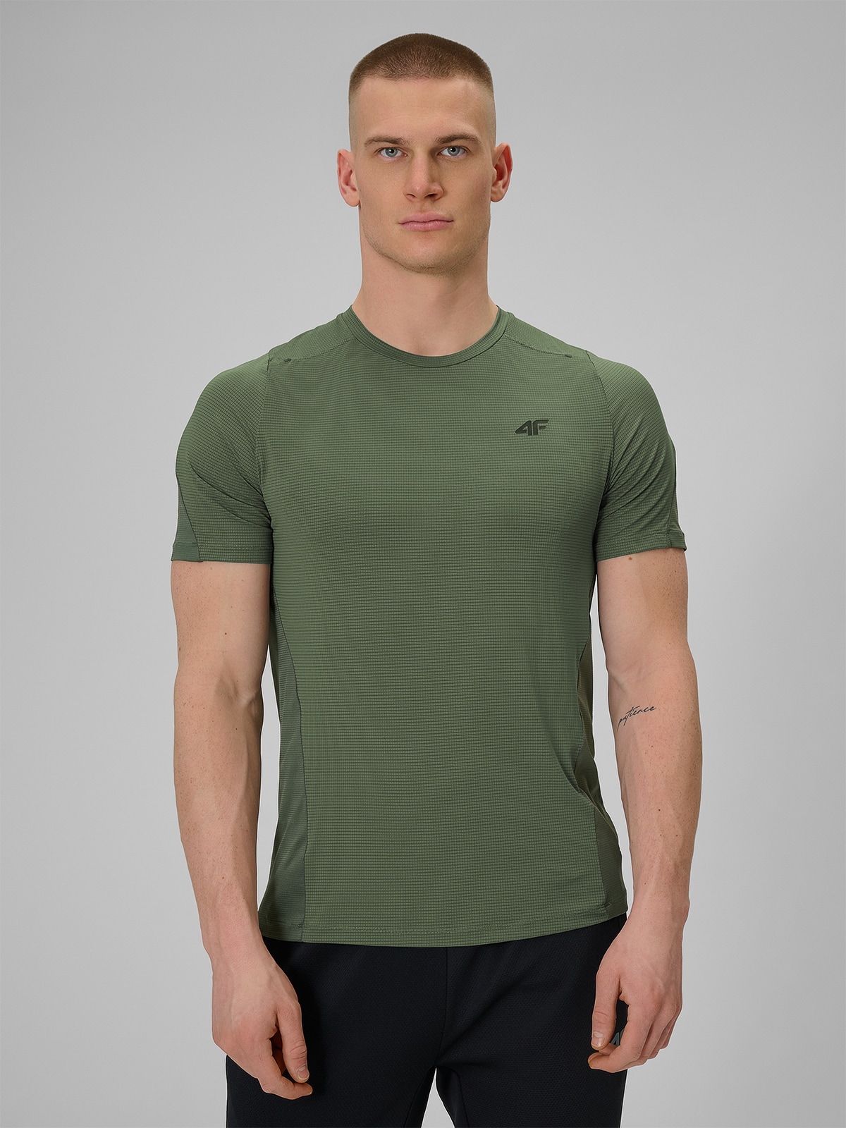 4F Koszulka regular treningowa szybkoschnąca męska - khaki XXL