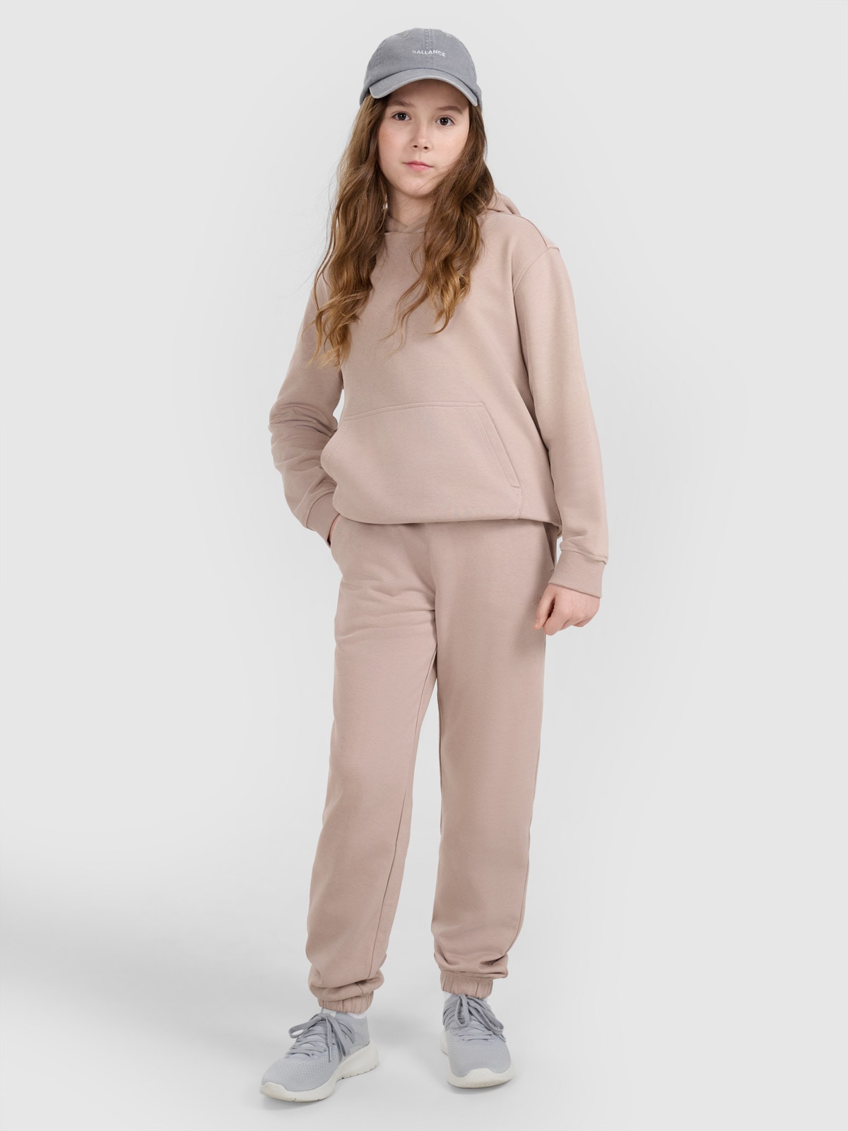 4F Spodnie dresowe joggery dziewczęce - beżowe 152 (11-12 lat)