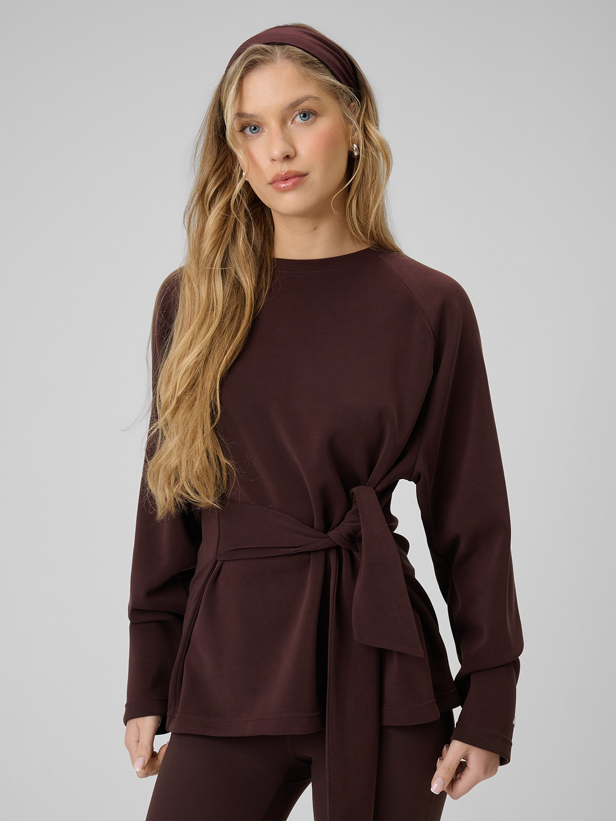 4F Bluza regular z wiązaniem i modalem damska - brązowa XS