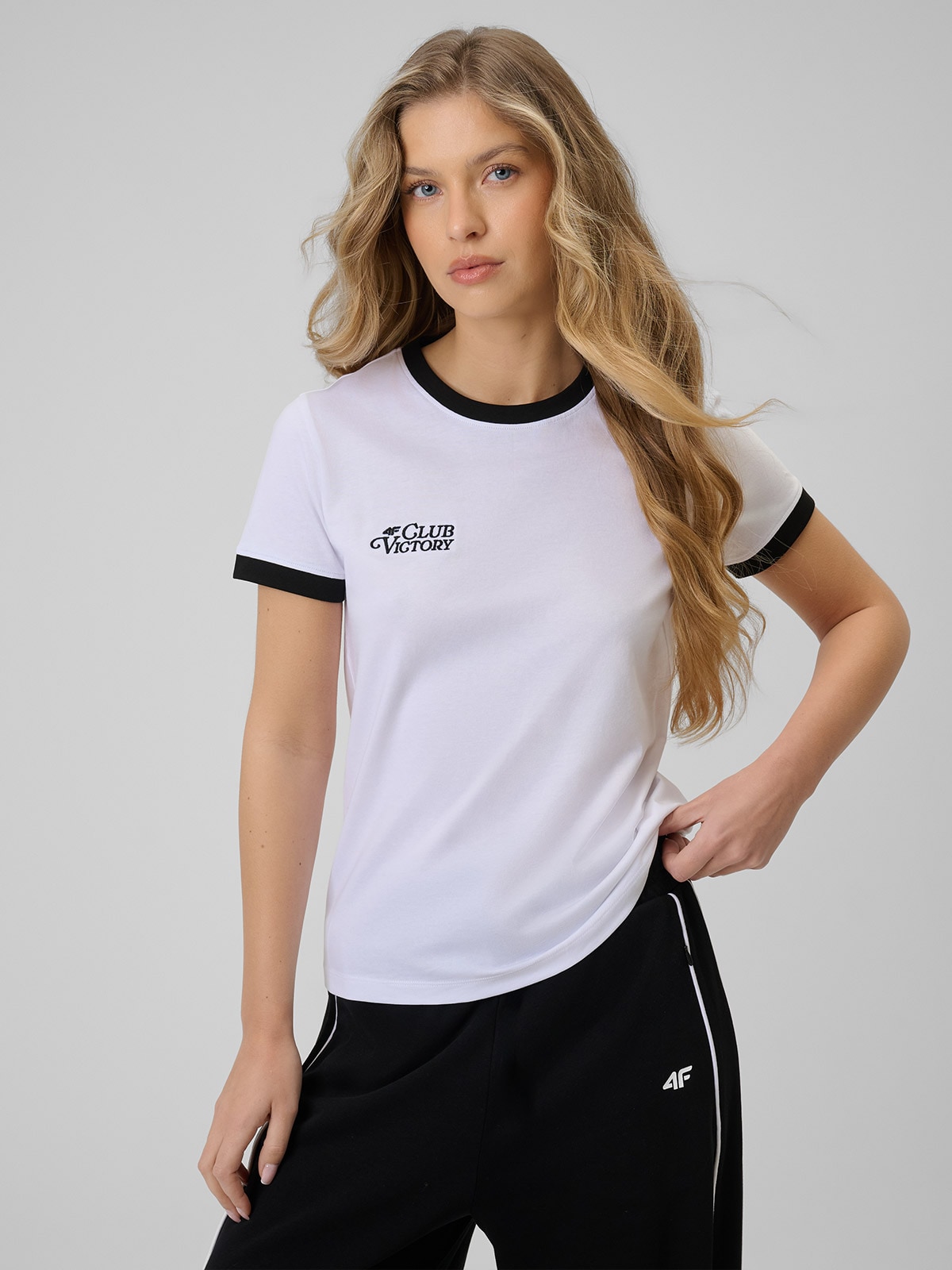 4F T-shirt regular z nadrukiem damski - biały XXL