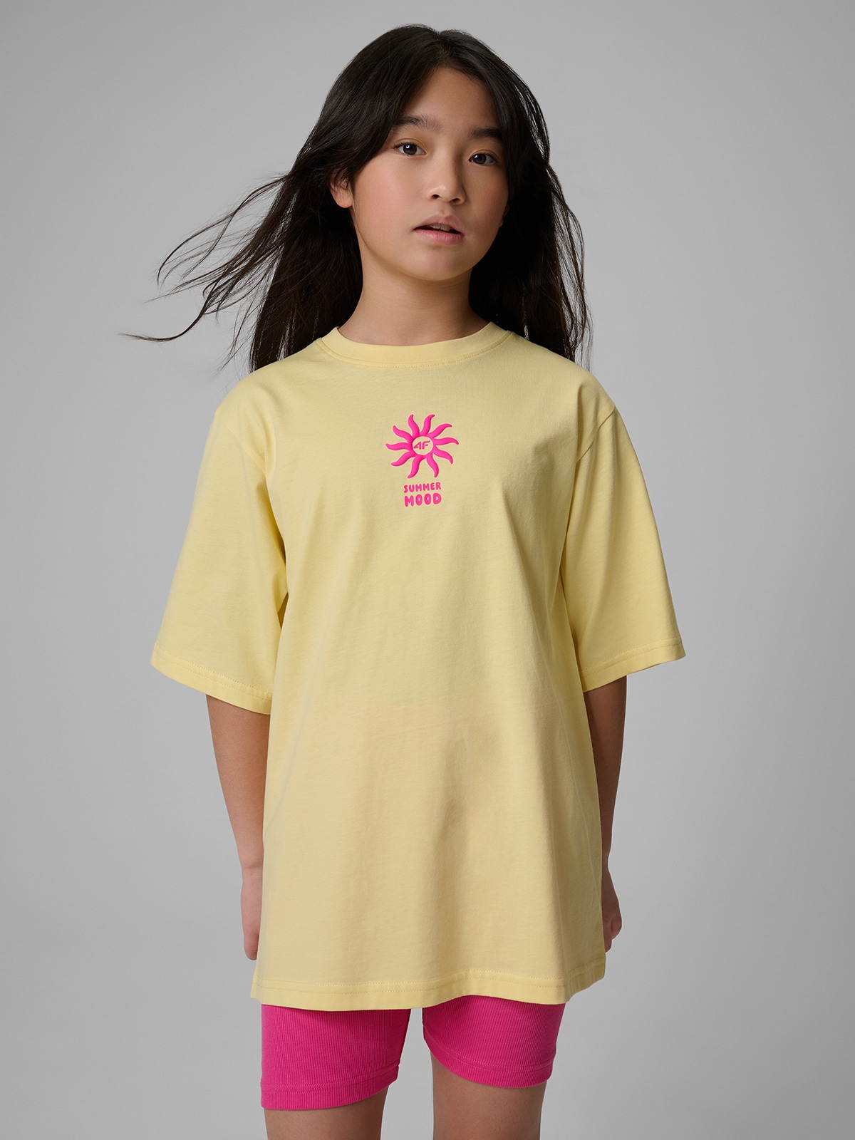 4F T-shirt loose z nadrukiem dziewczęcy - żółty 158 (12-13 lat)