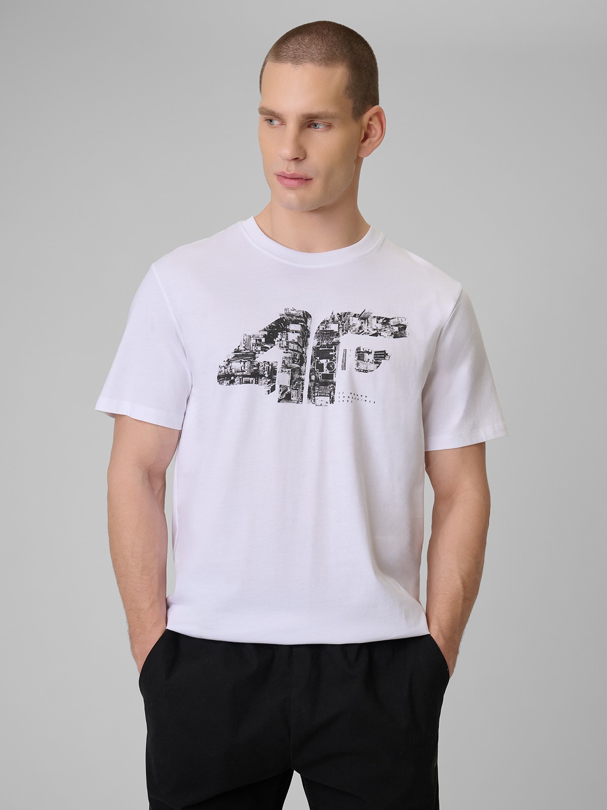 4F T-shirt regular z nadrukiem męski - biały XXL