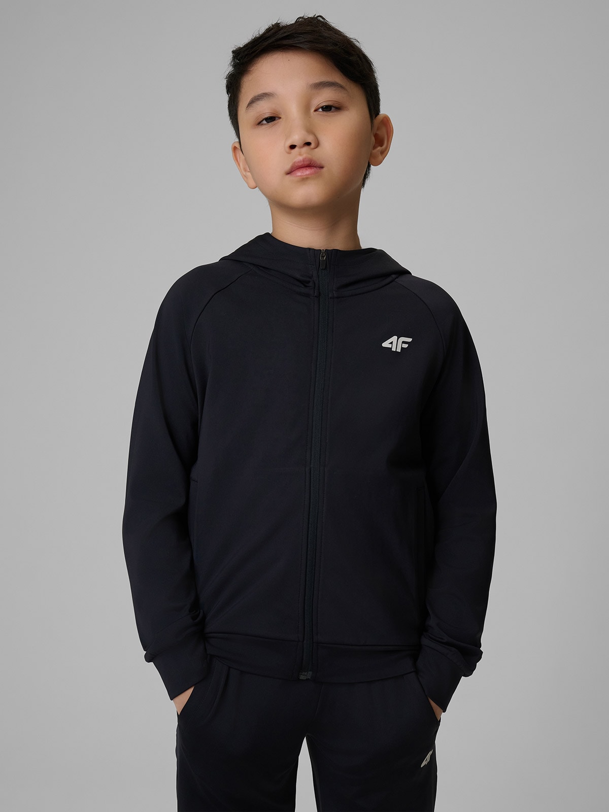 4F Bluza sportowa regular z kapturem chłopięca - czarna 158/164 (12-14 lat)
