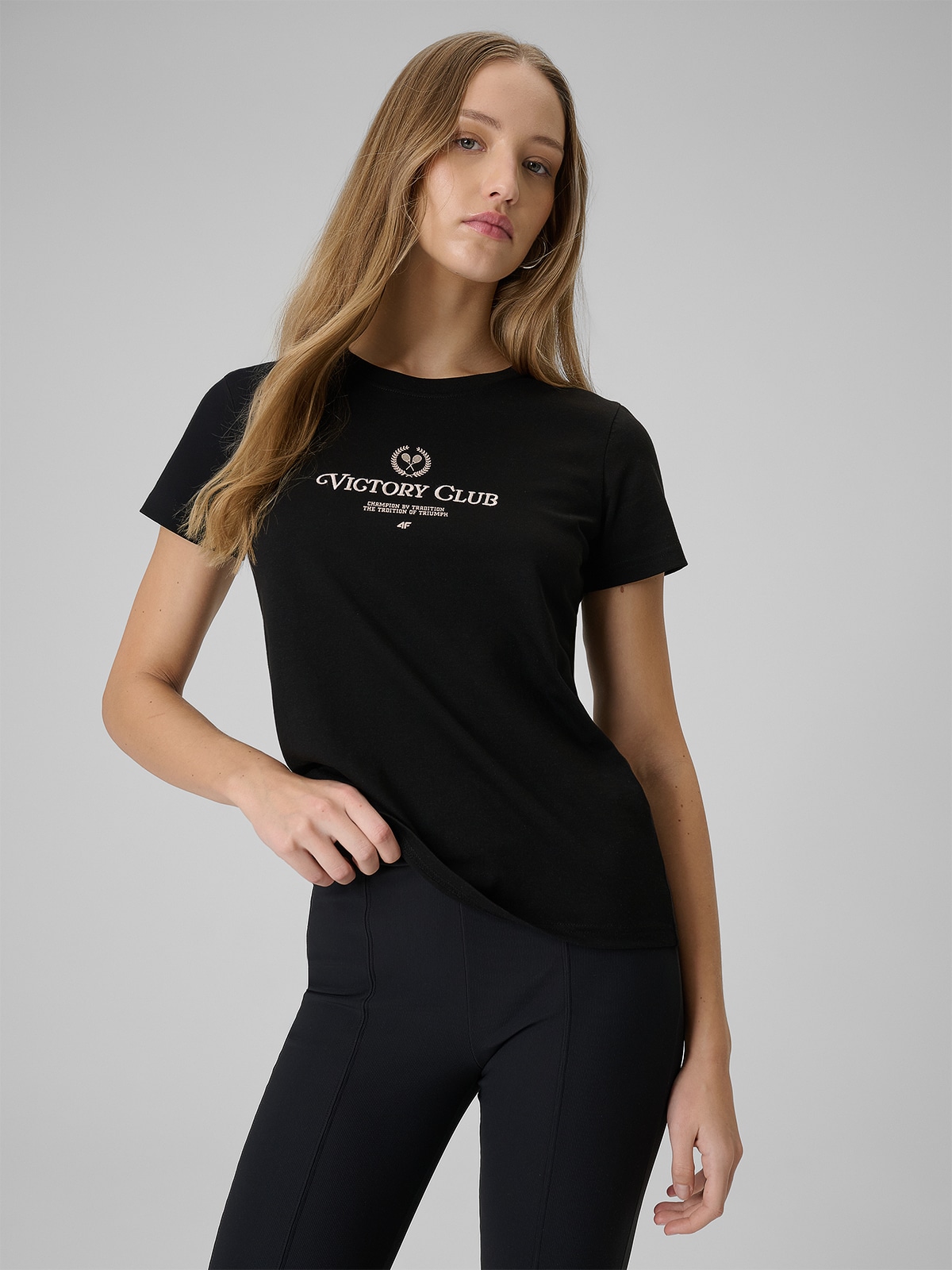 4F T-shirt regular z nadrukiem damski - czarny XS