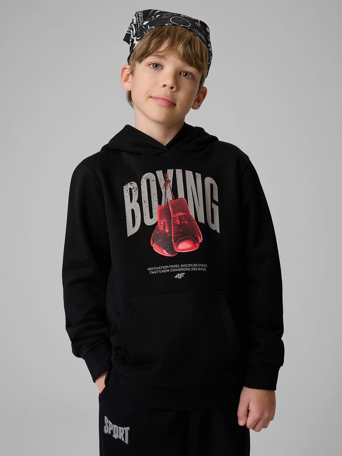 4F Bluza dresowa regular z kapturem chłopięca - czarna 164 (13-14 lat)