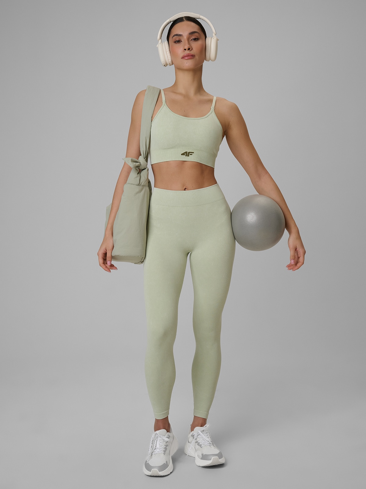 4F Legginsy treningowe bezszwowe damskie - zielone M/L