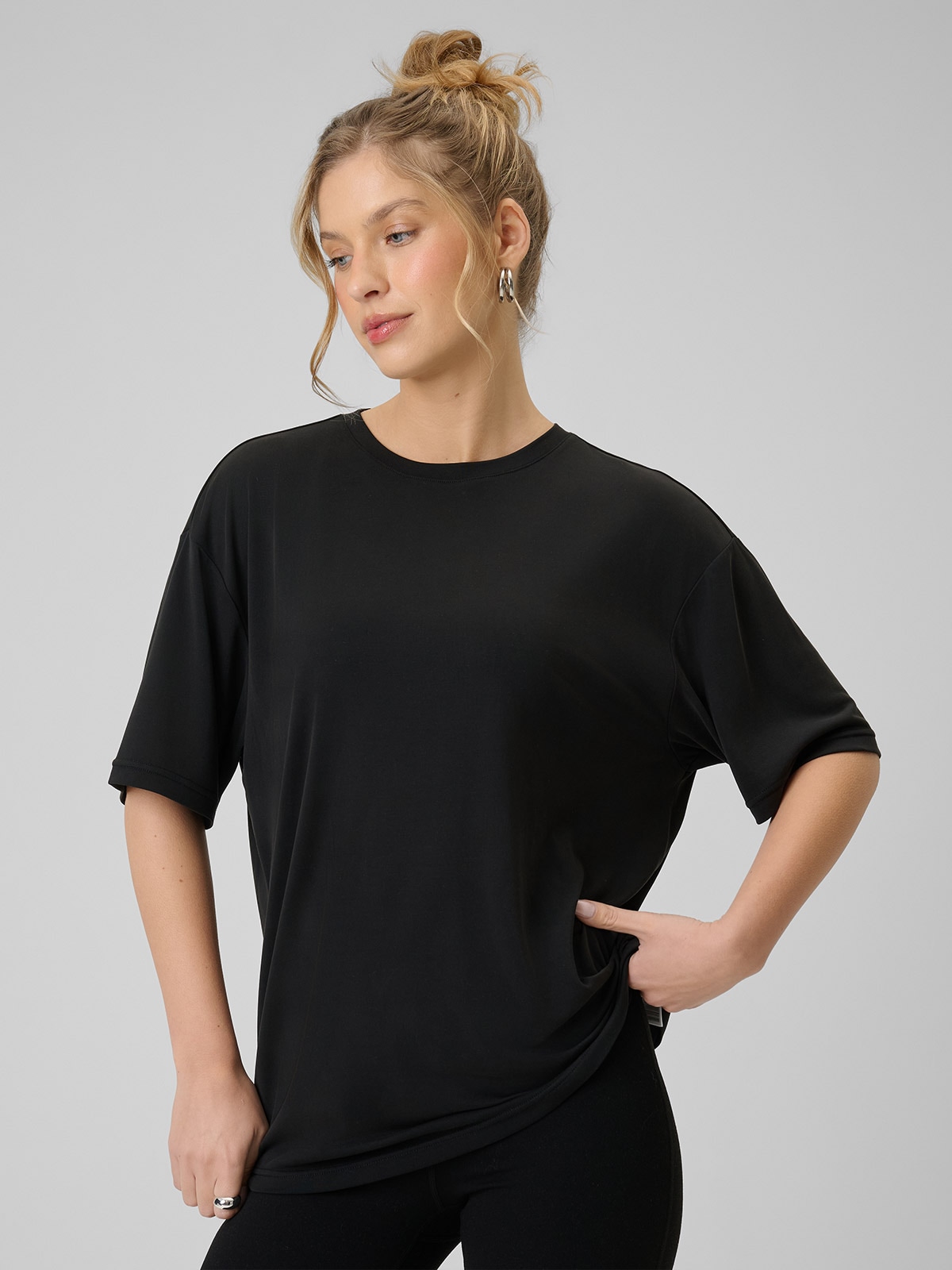 4F T-shirt loose z modalem damski - czarny XS