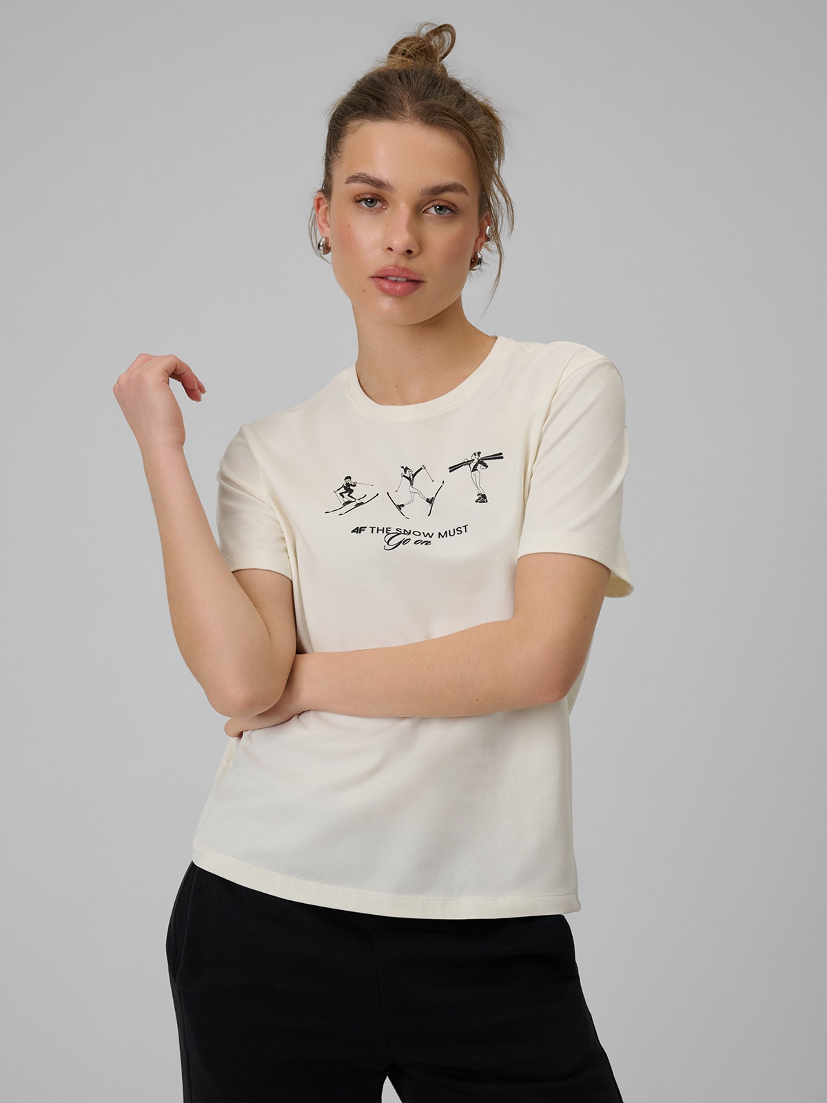 4F T-shirt regular z nadrukiem damski - beżowy XS