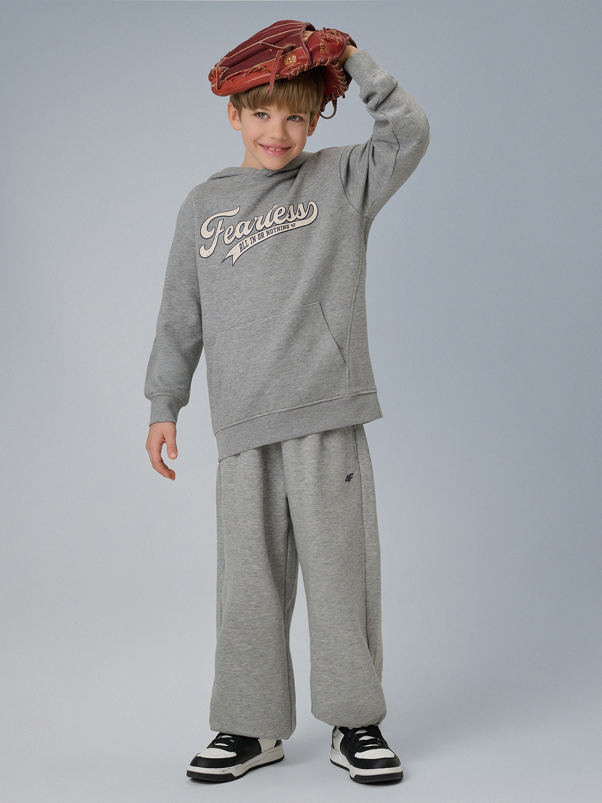 4F Spodnie dresowe z szerokimi nogawkami chłopięce - szare 158/164 (12-14 lat)